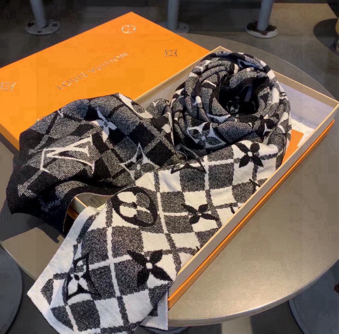 LOUIS VUITTON SCARF 180 CM IN BLACK MIX WHITE CASHMERE 398237