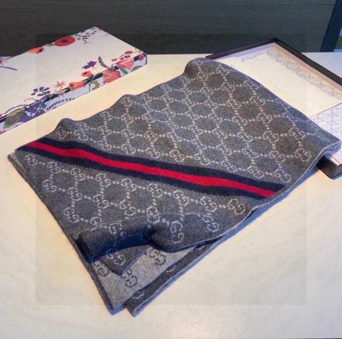 GUCCI CLASSIC SCARF 180 CM IN DARK GRAY MONOGRAM CASHMERE 401994