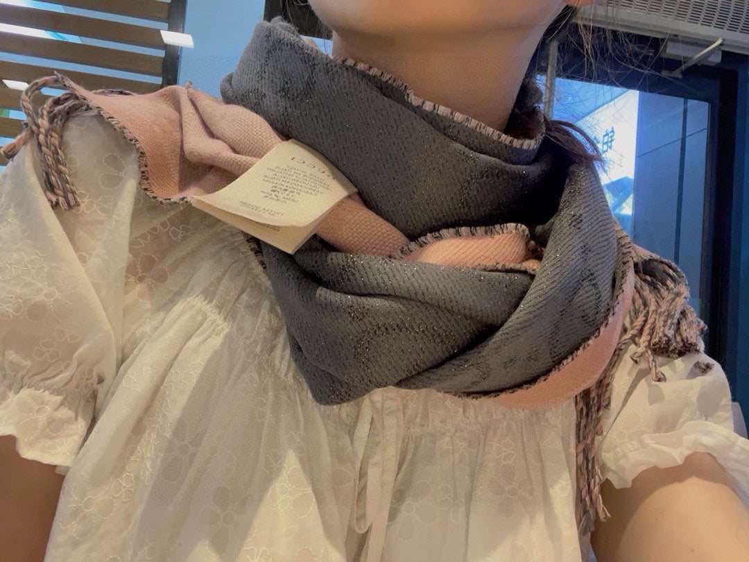 GUCCI SCARF IN MOUSE GRAY AND LIGHT PINK WOOL 405143