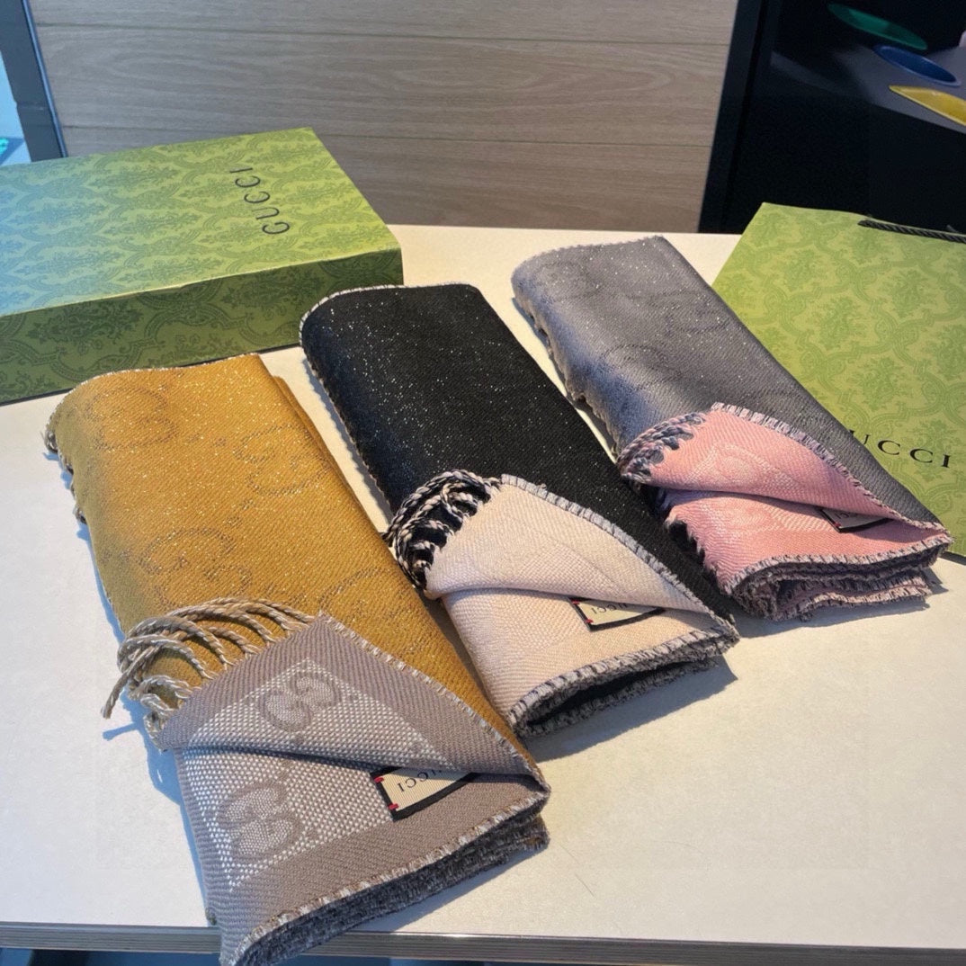 GUCCI SCARF IN BLACK AND BEIGE WOOL 405144
