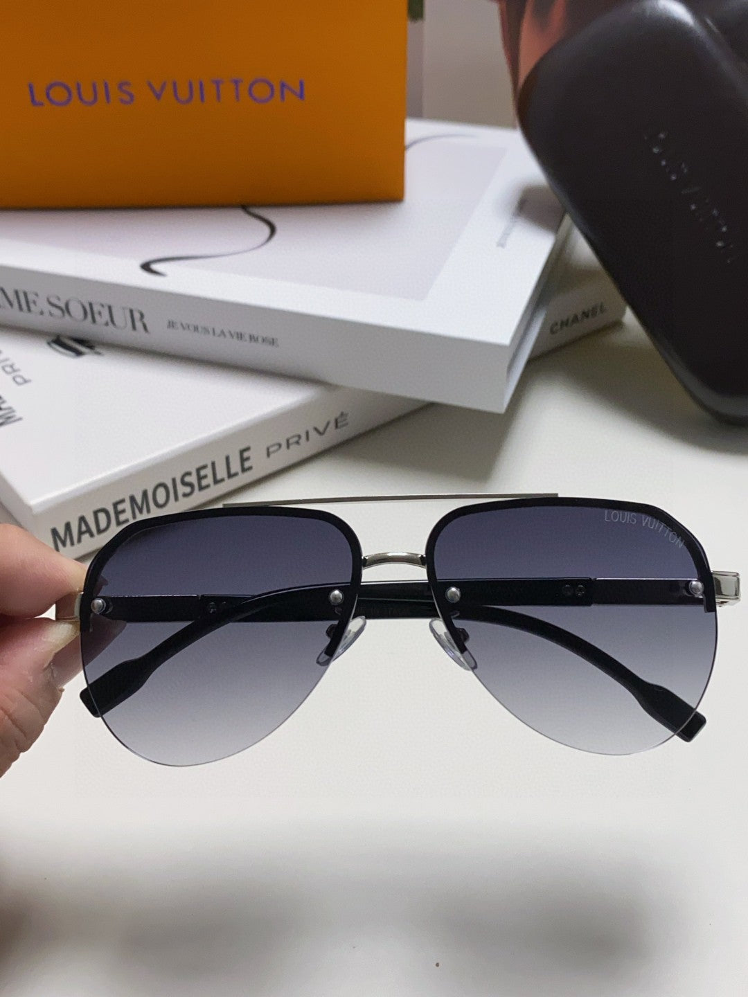 LOUIS VUITTON PILOT SUNGLASSES 582590 IN SILVER METAL GREY SMOKE LENSES