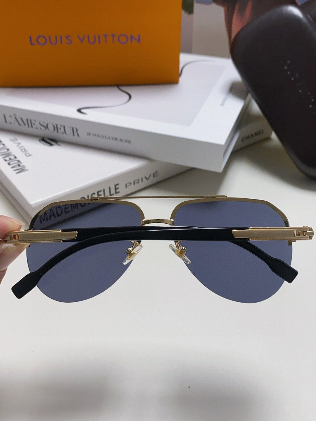 LOUIS VUITTON PILOT SUNGLASSES 582592 IN GOLD METAL BLACK LENSES