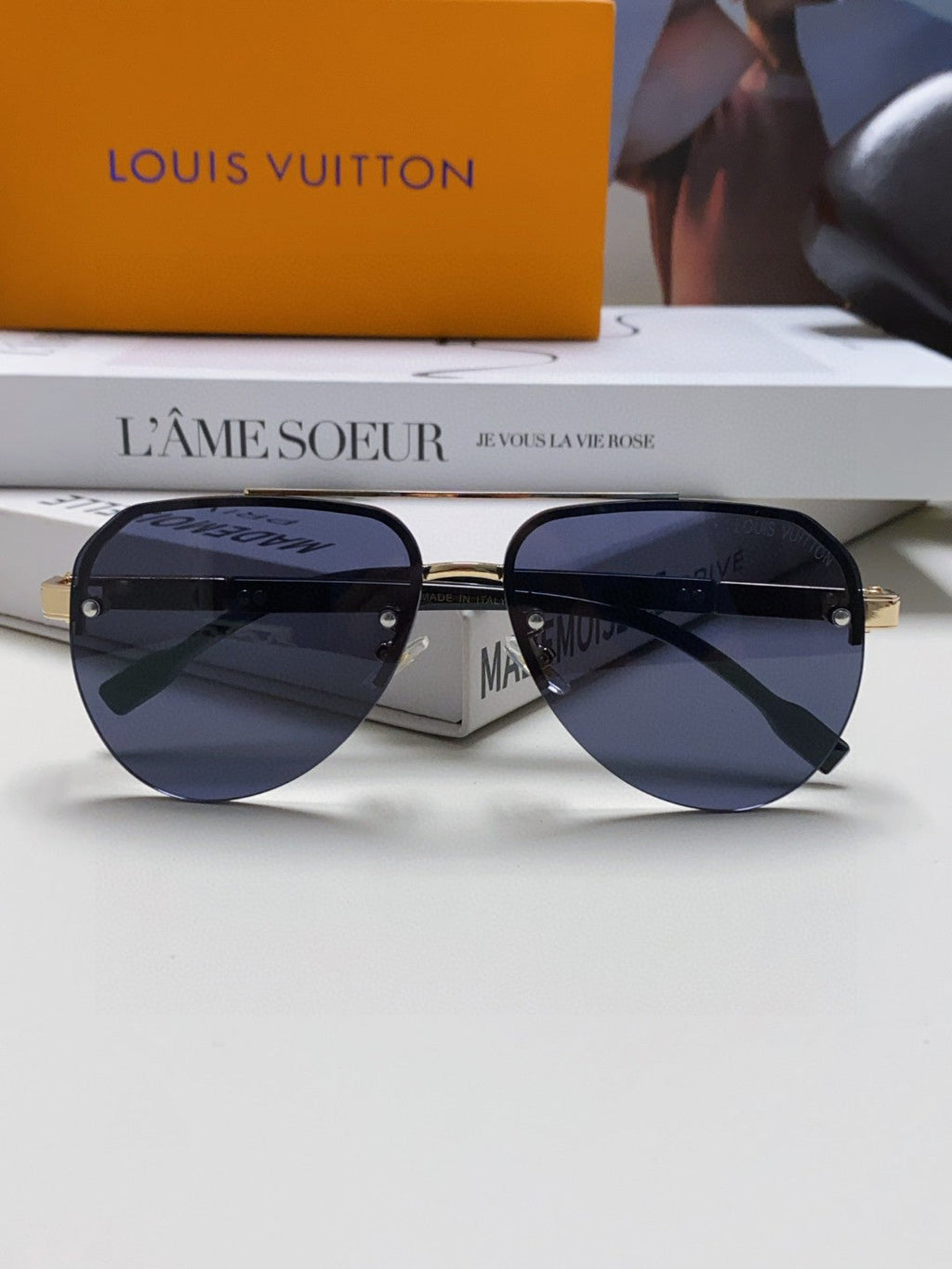 LOUIS VUITTON PILOT SUNGLASSES 582592 IN GOLD METAL BLACK LENSES