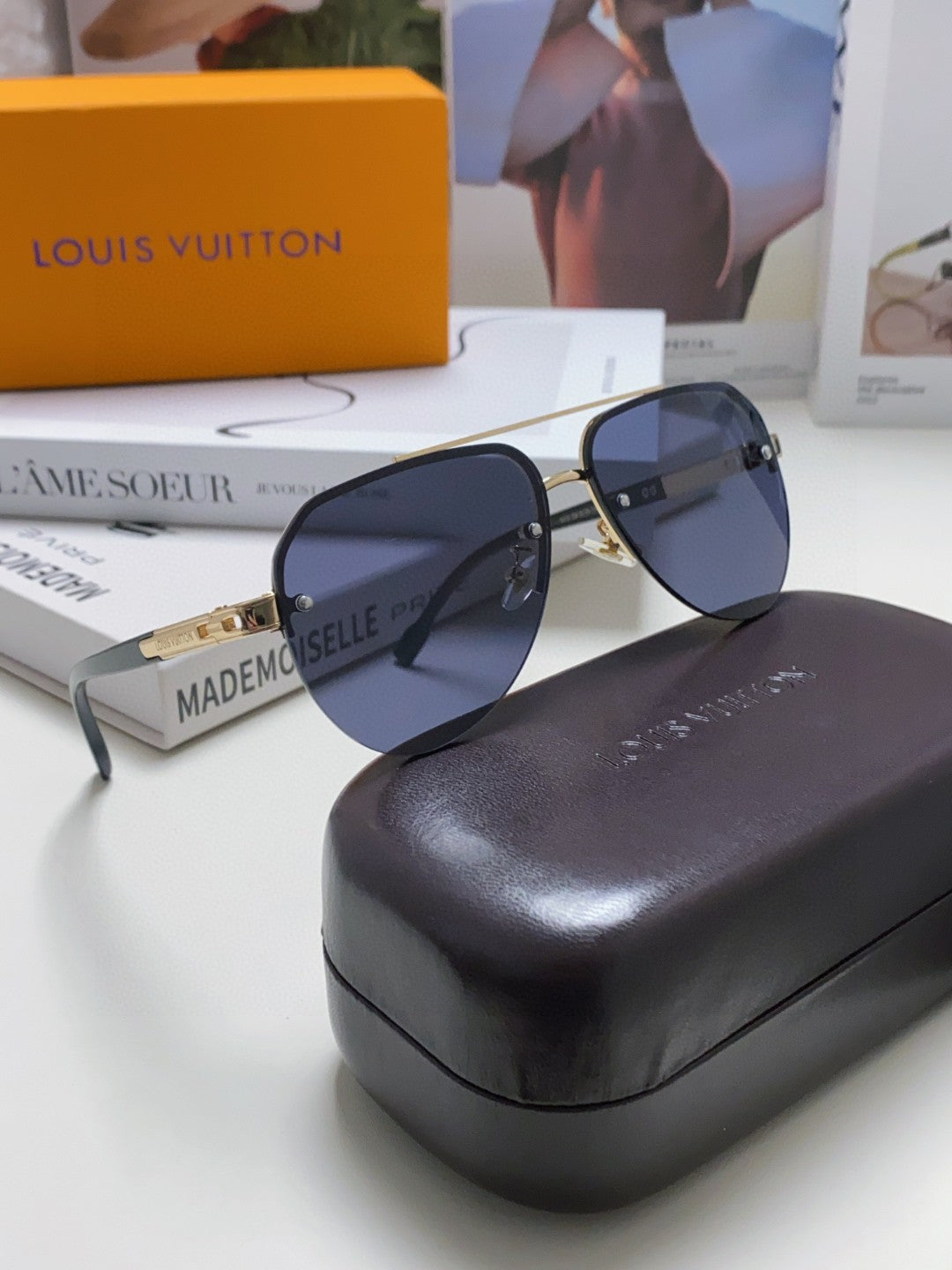 LOUIS VUITTON PILOT SUNGLASSES 582592 IN GOLD METAL BLACK LENSES