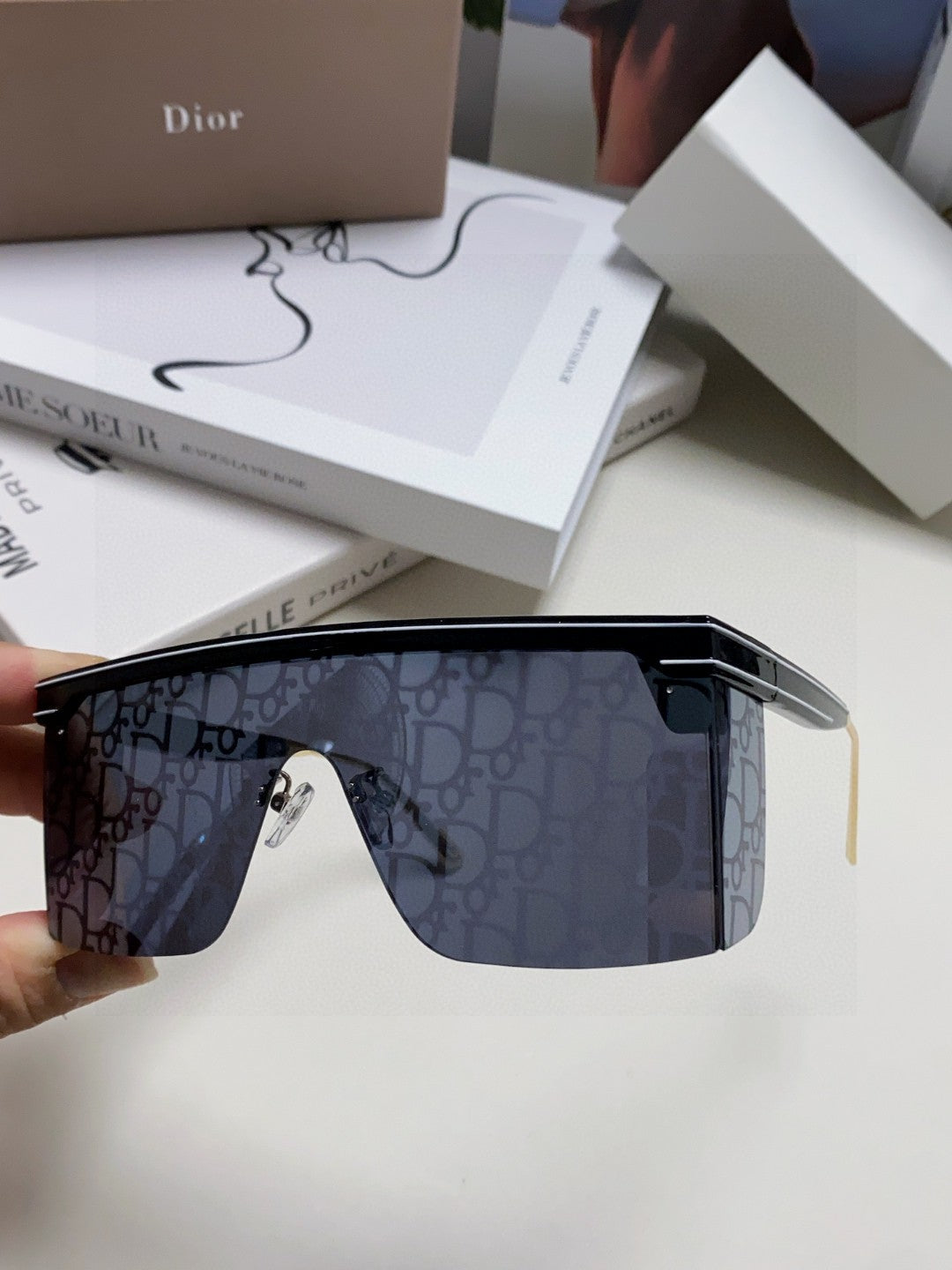 DIOR OBLIQUE SUNGLASS CLUB M1U IN BLACK ACETATE