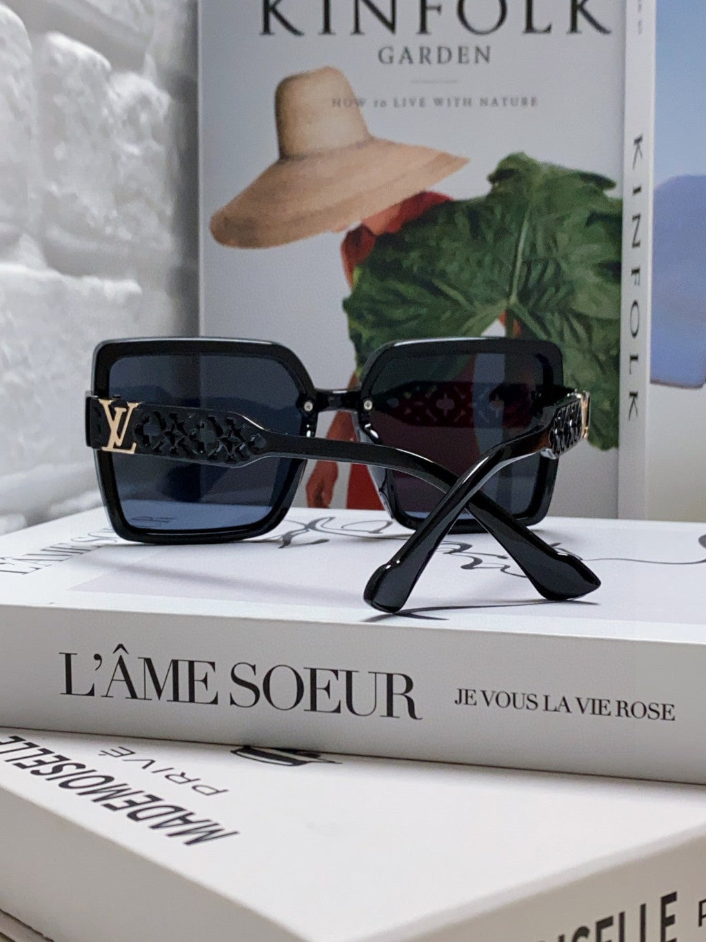 LOUIS VUITTON SQUARE SUNGLASS 567456 IN BLACK ACETATE EMBOSSED LOGO