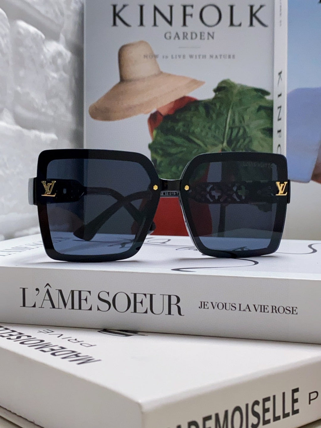 LOUIS VUITTON SQUARE SUNGLASS 567456 IN BLACK ACETATE EMBOSSED LOGO