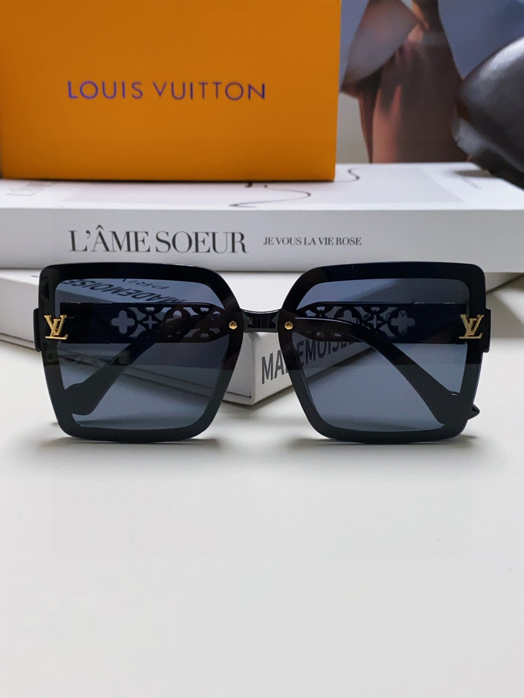 LOUIS VUITTON SQUARE SUNGLASS 567456 IN BLACK ACETATE EMBOSSED LOGO