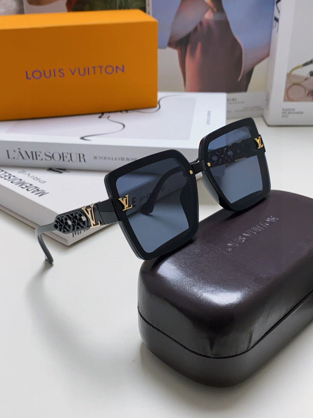 LOUIS VUITTON SQUARE SUNGLASS 567456 IN BLACK ACETATE EMBOSSED LOGO