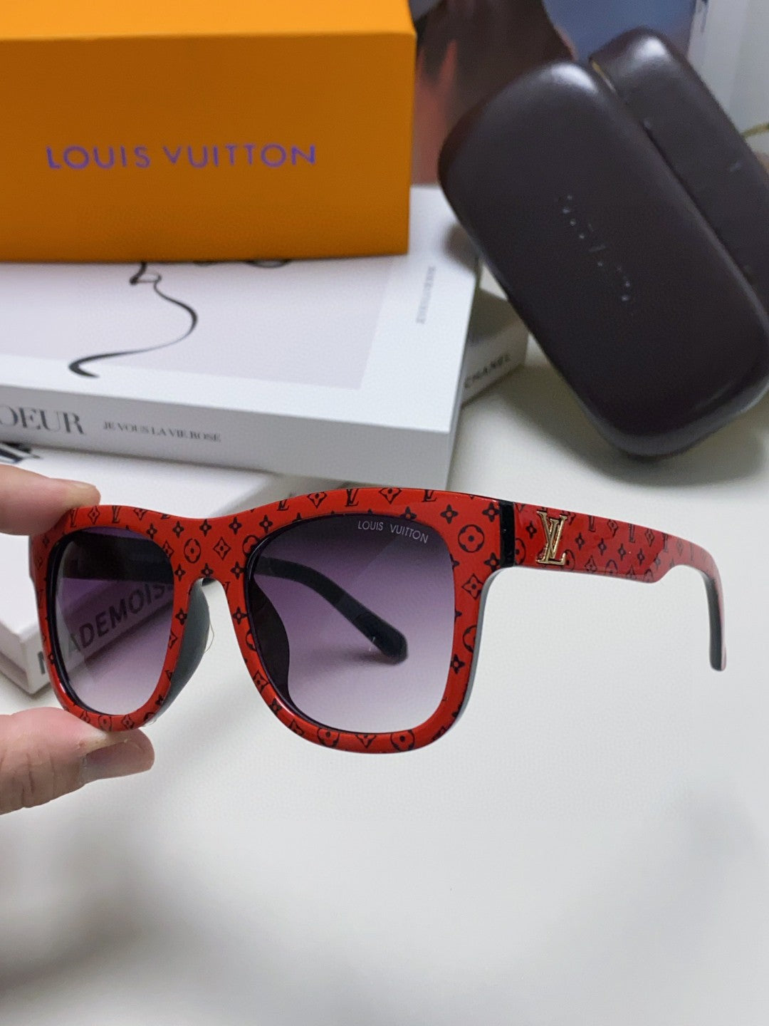 LOUIS VUITTON MONOGRAM SUNGLASS 581385 IN RED ACETATE FRAME