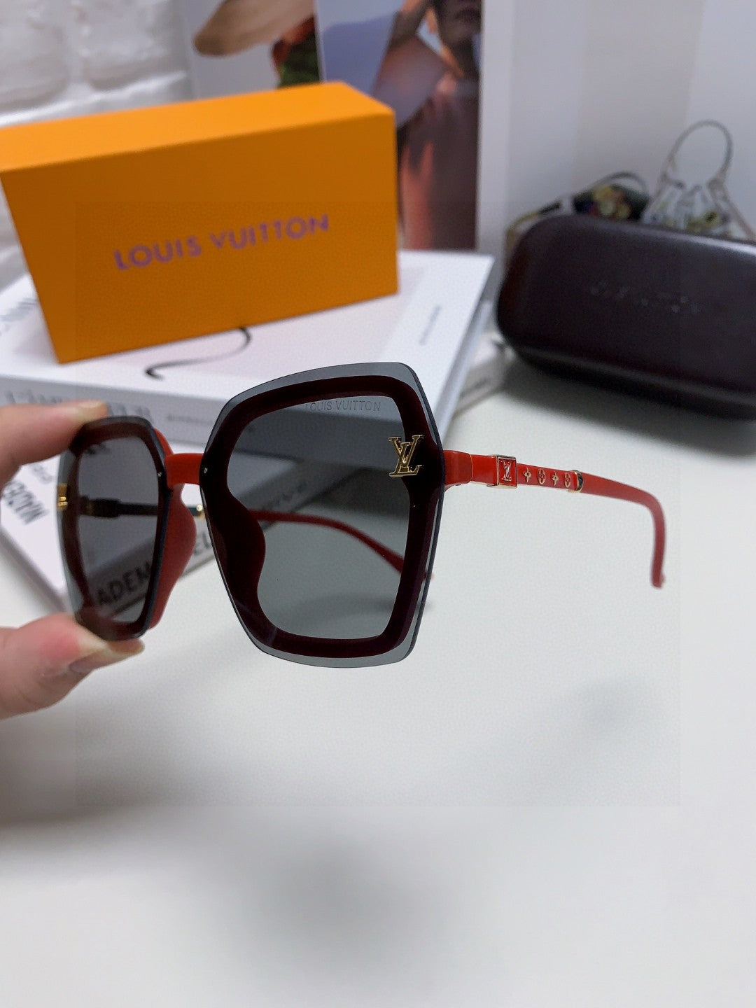 LOUIS VUITTON SQUARE SUNGLASSES 581355 IN RED ACETATE GREY LENSES
