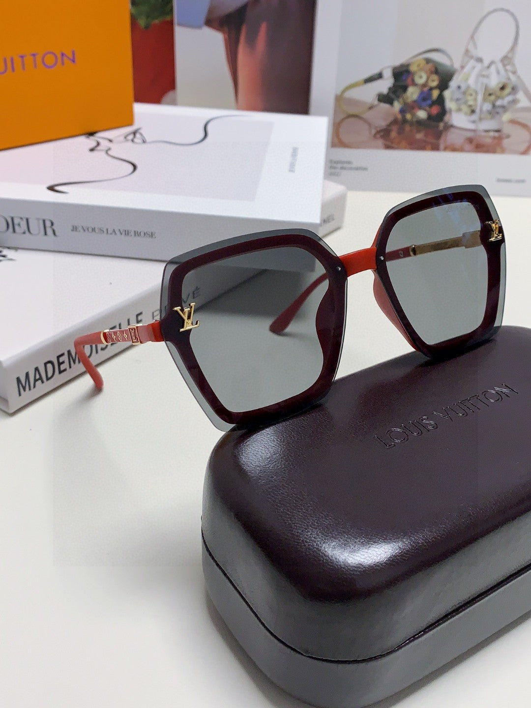 LOUIS VUITTON SQUARE SUNGLASSES 581355 IN RED ACETATE GREY LENSES