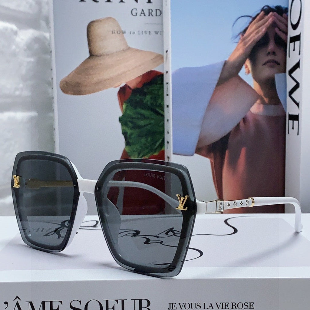 LOUIS VUITTON SQUARE SUNGLASSES 581356 IN WHITE ACETATE GREY LENSES