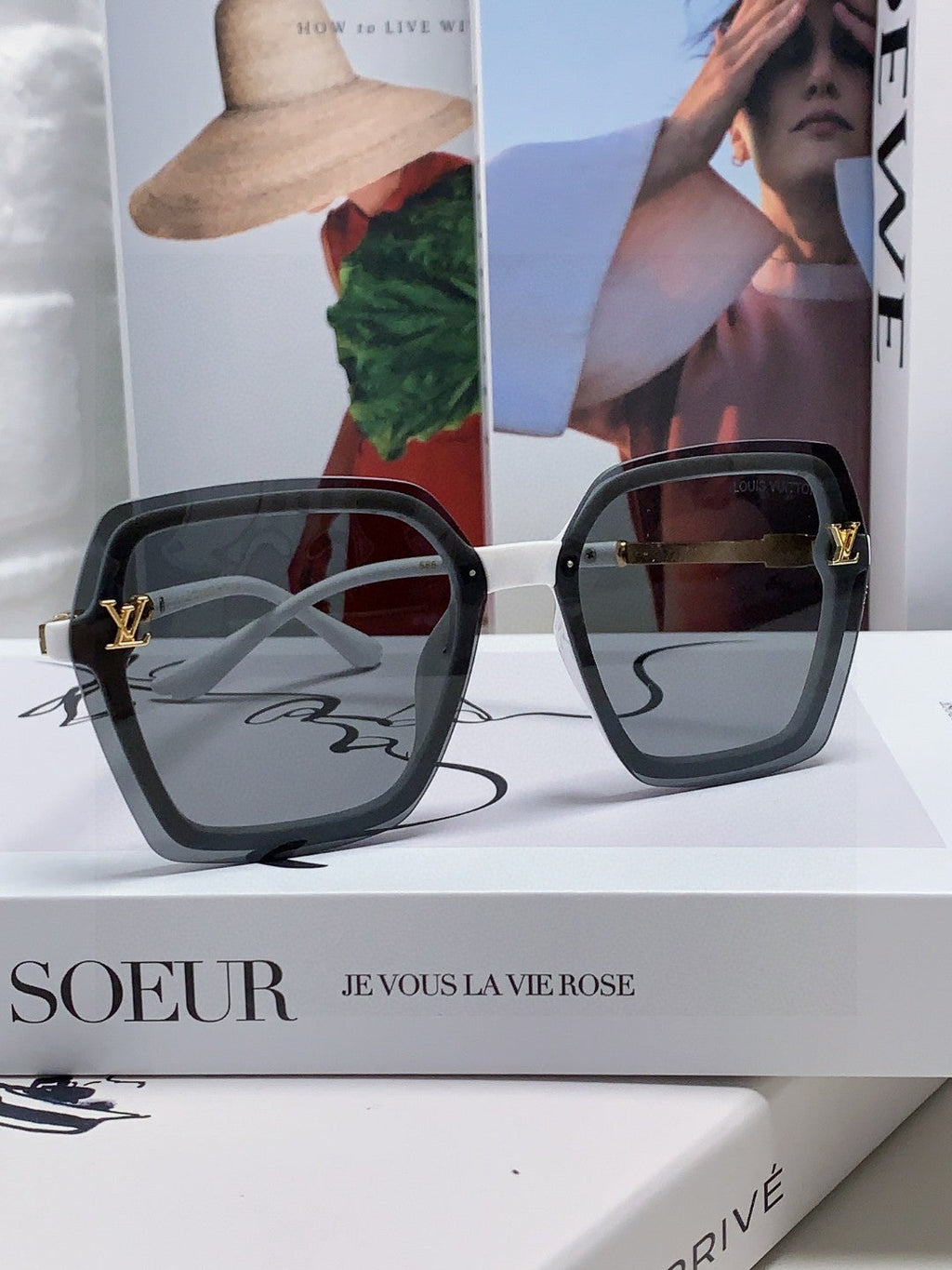 LOUIS VUITTON SQUARE SUNGLASSES 581356 IN WHITE ACETATE GREY LENSES