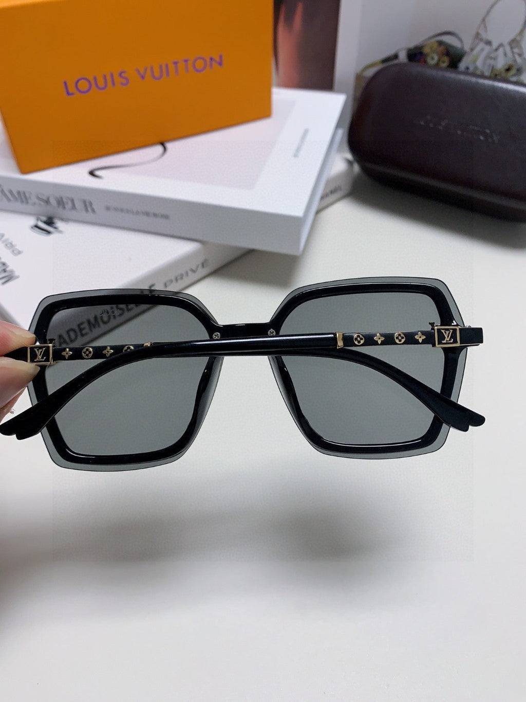 LOUIS VUITTON SQUARE SUNGLASSES 581357 IN BLACK ACETATE