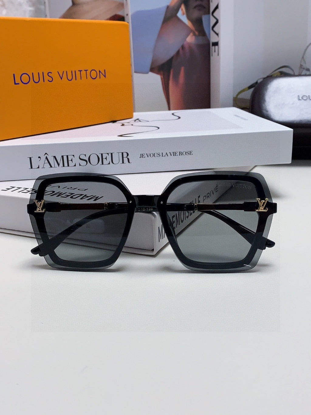 LOUIS VUITTON SQUARE SUNGLASSES 581357 IN BLACK ACETATE