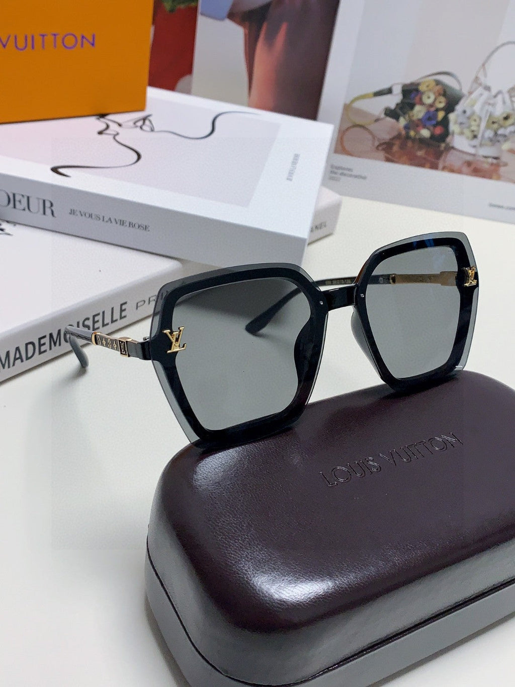 LOUIS VUITTON SQUARE SUNGLASSES 581357 IN BLACK ACETATE