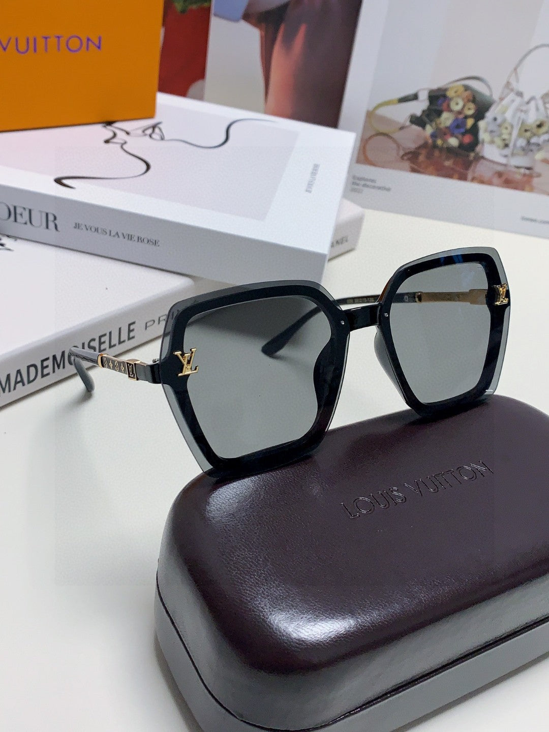 LOUIS VUITTON SQUARE SUNGLASSES 581357 IN BLACK ACETATE