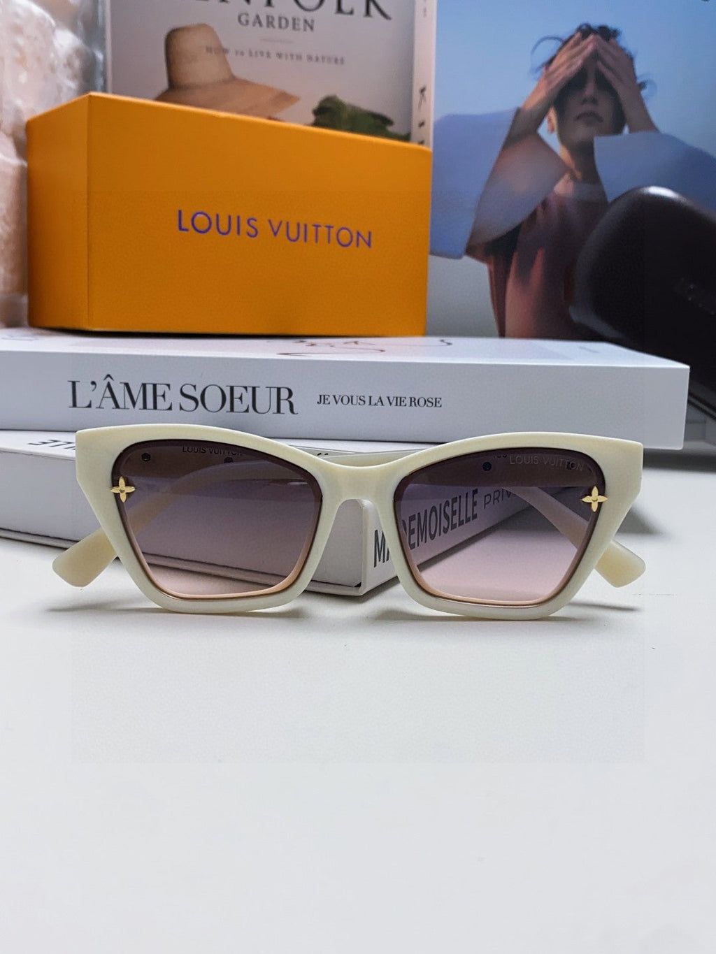 LOUIS VUITTON SQUARE SUNGLASSES 581359 IN IVORY ACETATE EMBOSSED MONOGRAM LOGO