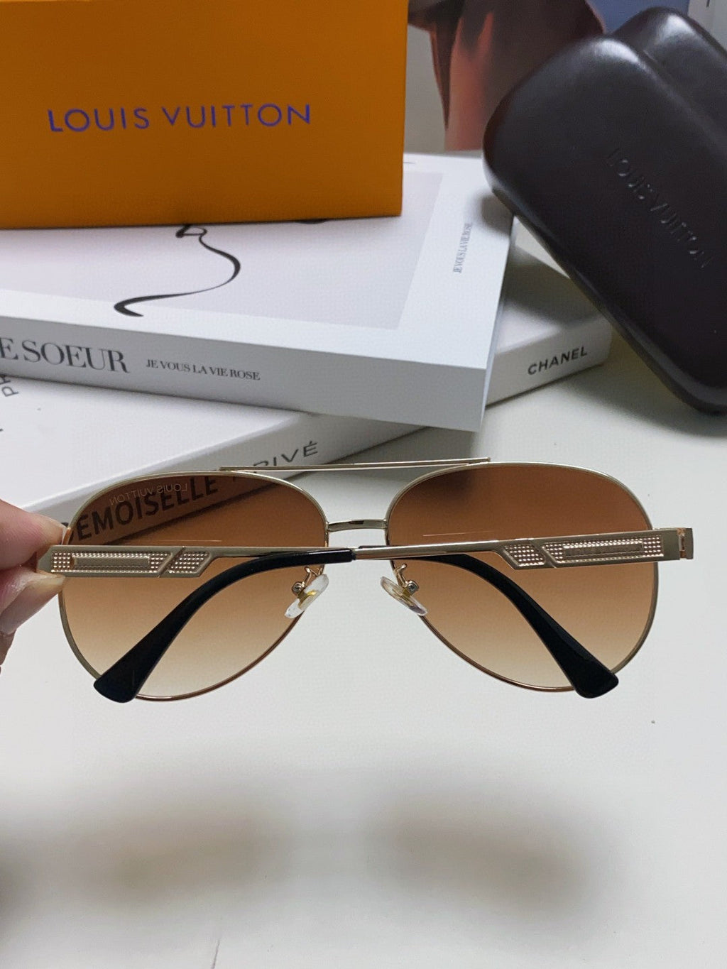 LOUIS VUITTON PILOT SUNGLASS 581363 IN GOLD METAL BROWN SMOKE LENSES