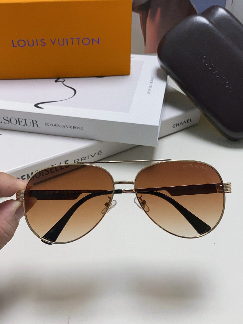 LOUIS VUITTON PILOT SUNGLASS 581363 IN GOLD METAL BROWN SMOKE LENSES