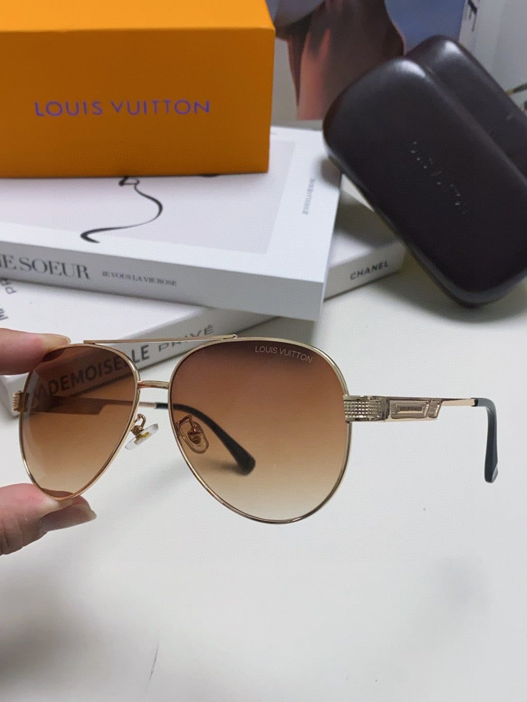 LOUIS VUITTON PILOT SUNGLASS 581363 IN GOLD METAL BROWN SMOKE LENSES