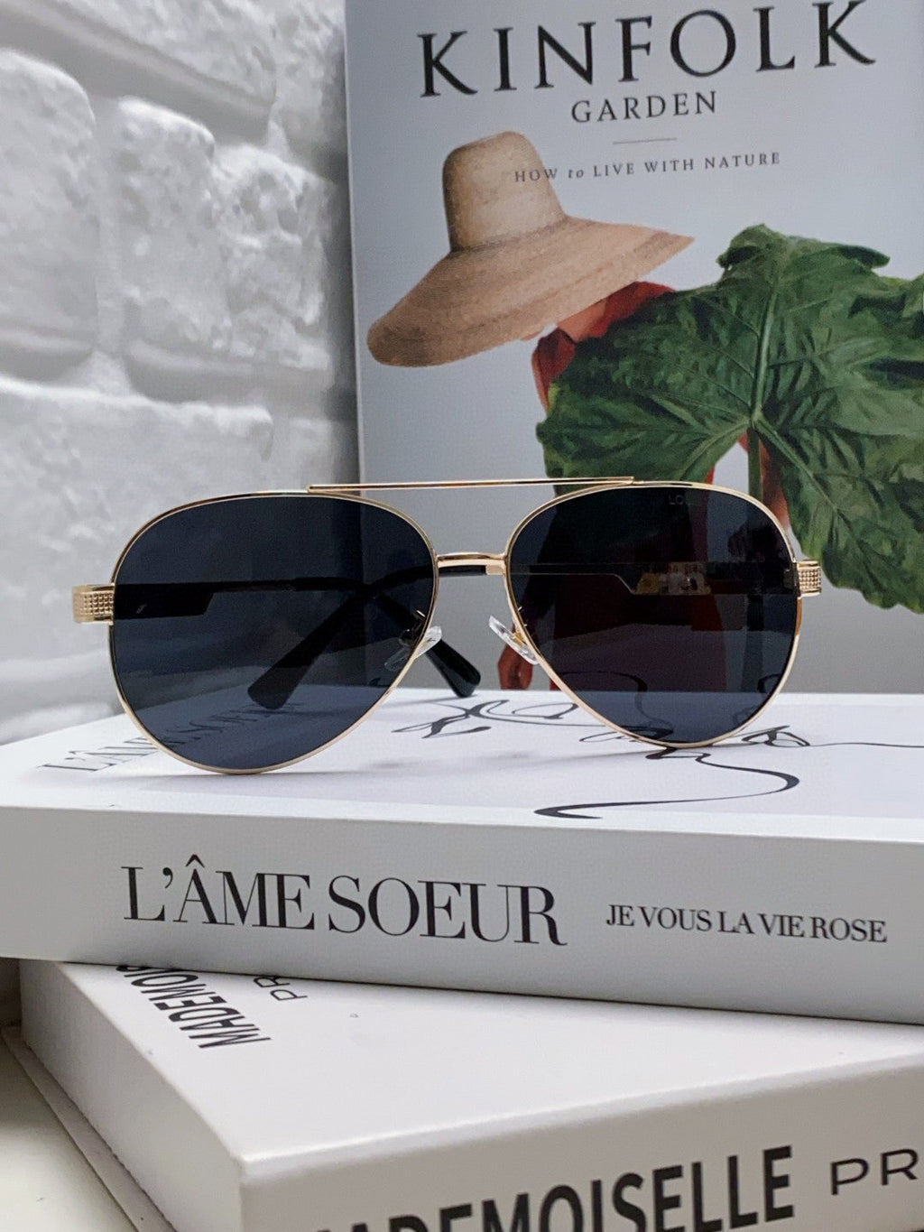 LOUIS VUITTON PILOT SUNGLASS 581364 IN GOLD METAL BLACK LENSES