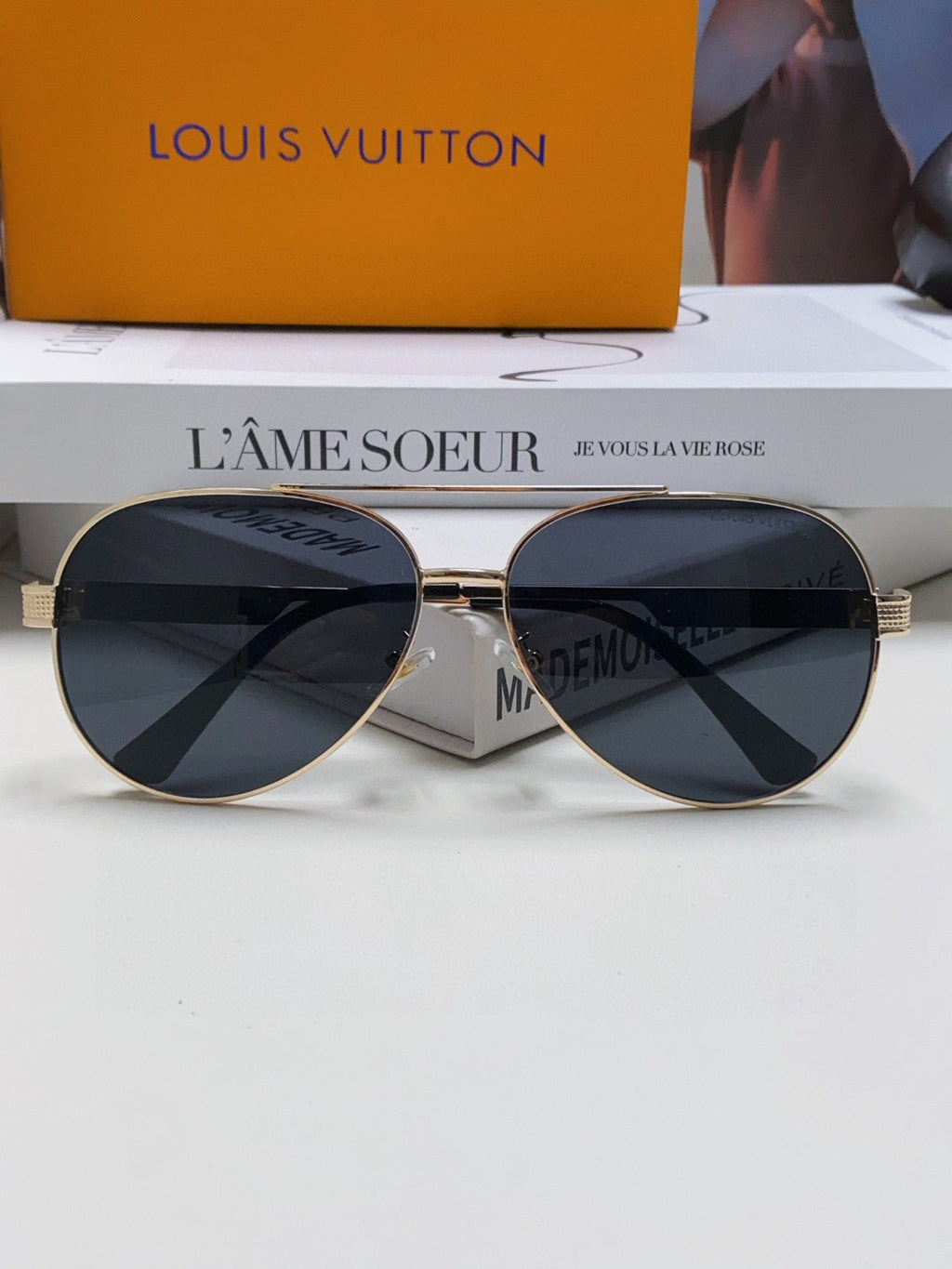 LOUIS VUITTON PILOT SUNGLASS 581364 IN GOLD METAL BLACK LENSES
