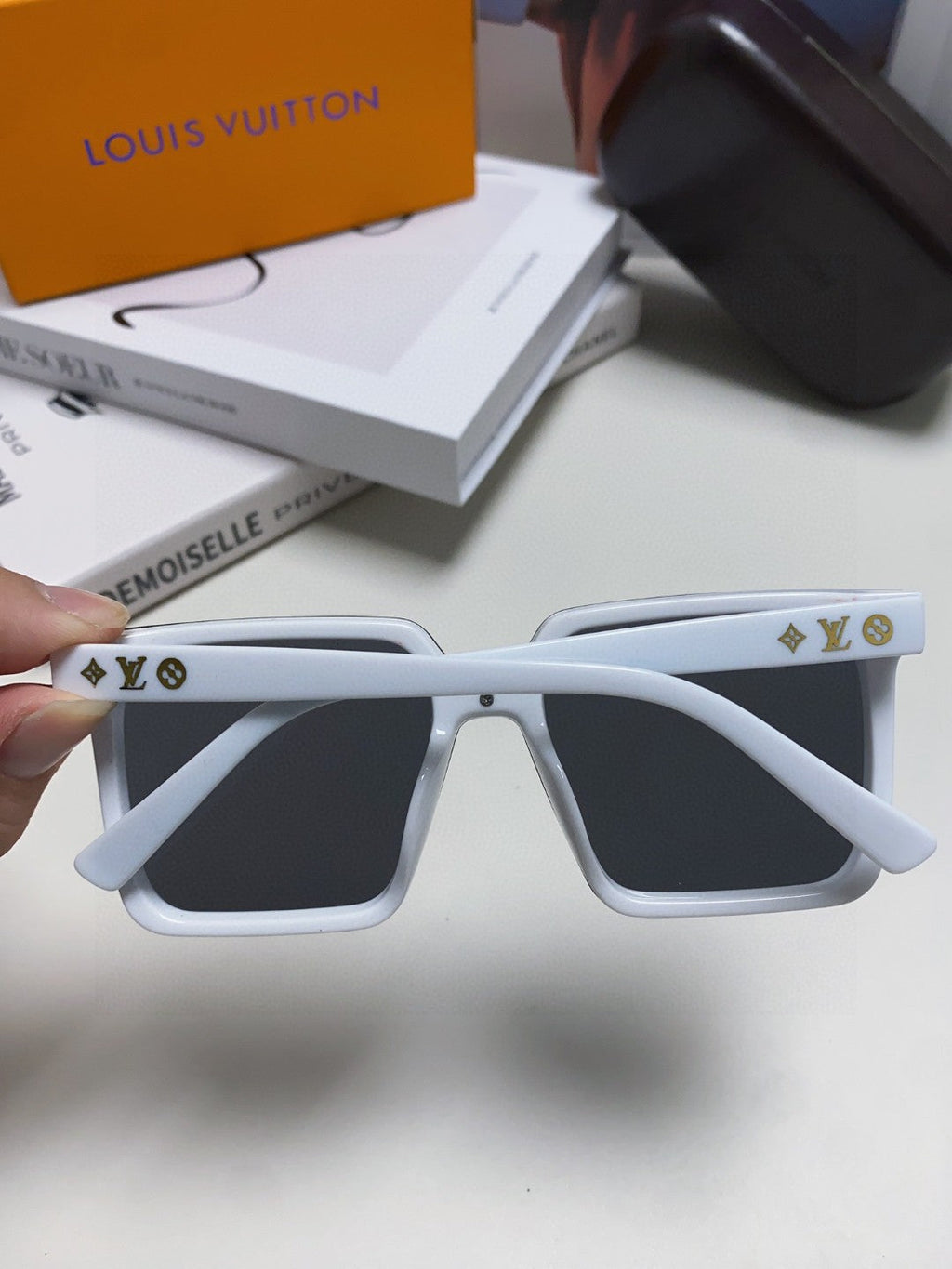 LOUIS VUITTON SQUARE SUNGLASS 581369 IN WHITE ACETATE