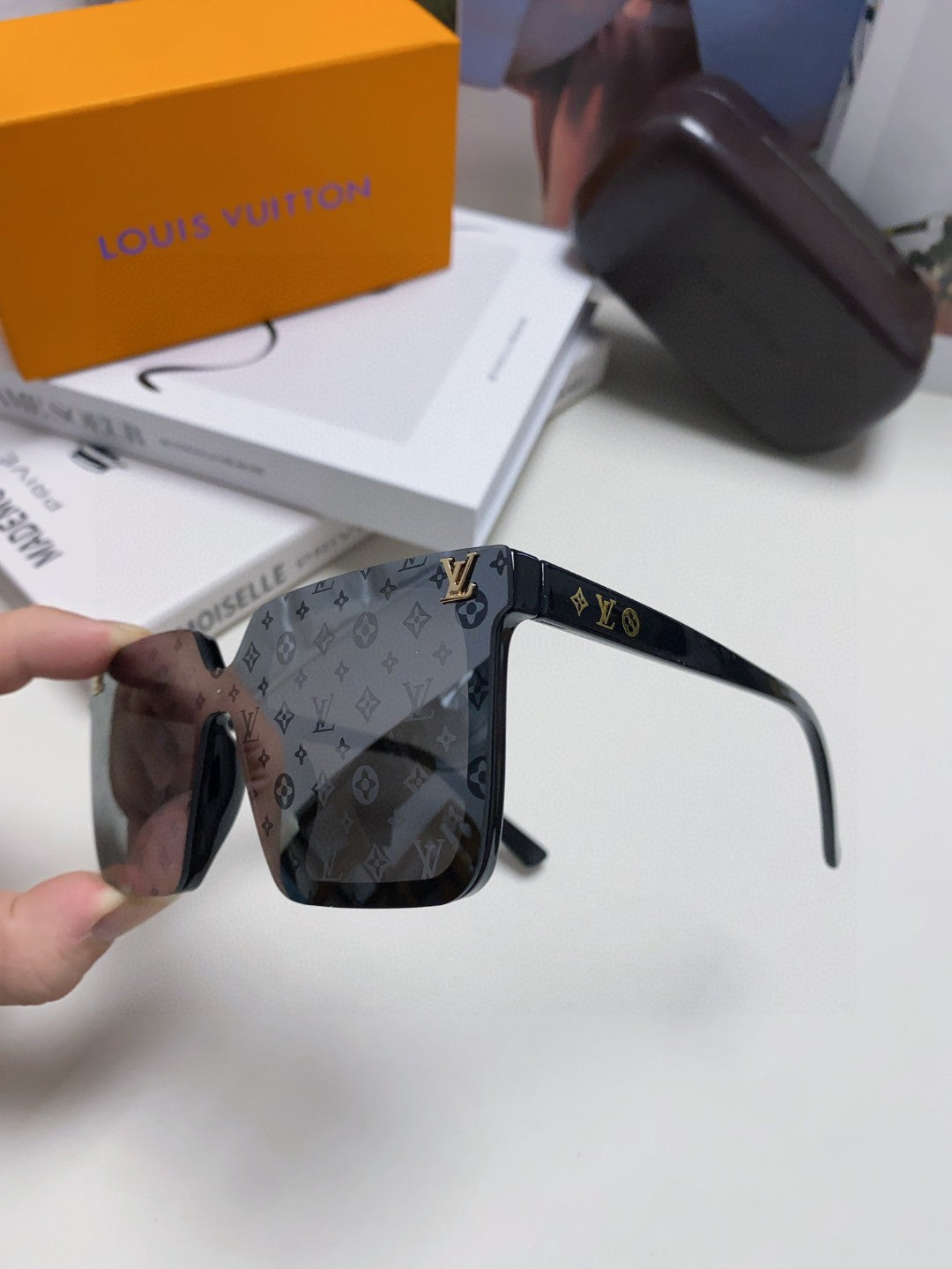 LOUIS VUITTON SQUARE SUNGLASS 581366 IN BLACK ACETATE MONOGRAM MASK ON LENS