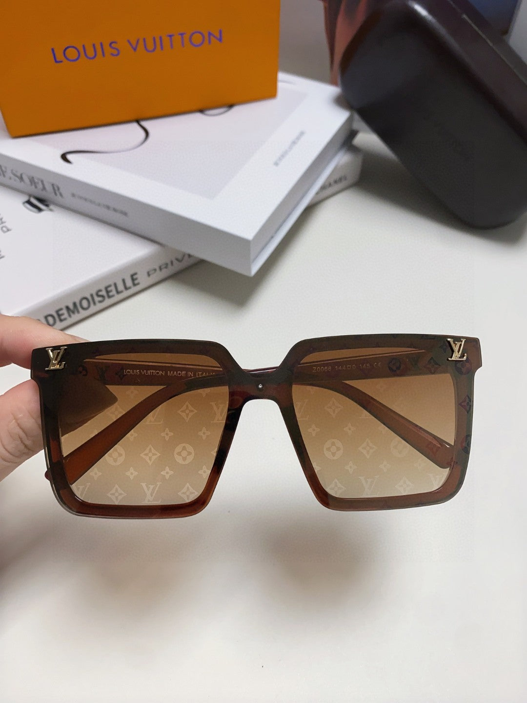 LOUIS VUITTON SQUARE SUNGLASS 581367 IN BROWN ACETATE MONOGRAM MASK ON LENS