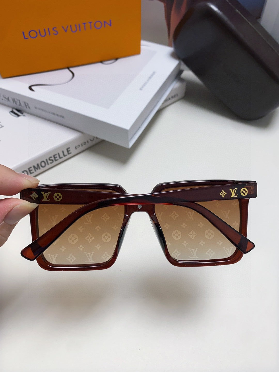 LOUIS VUITTON SQUARE SUNGLASS 581367 IN BROWN ACETATE MONOGRAM MASK ON LENS