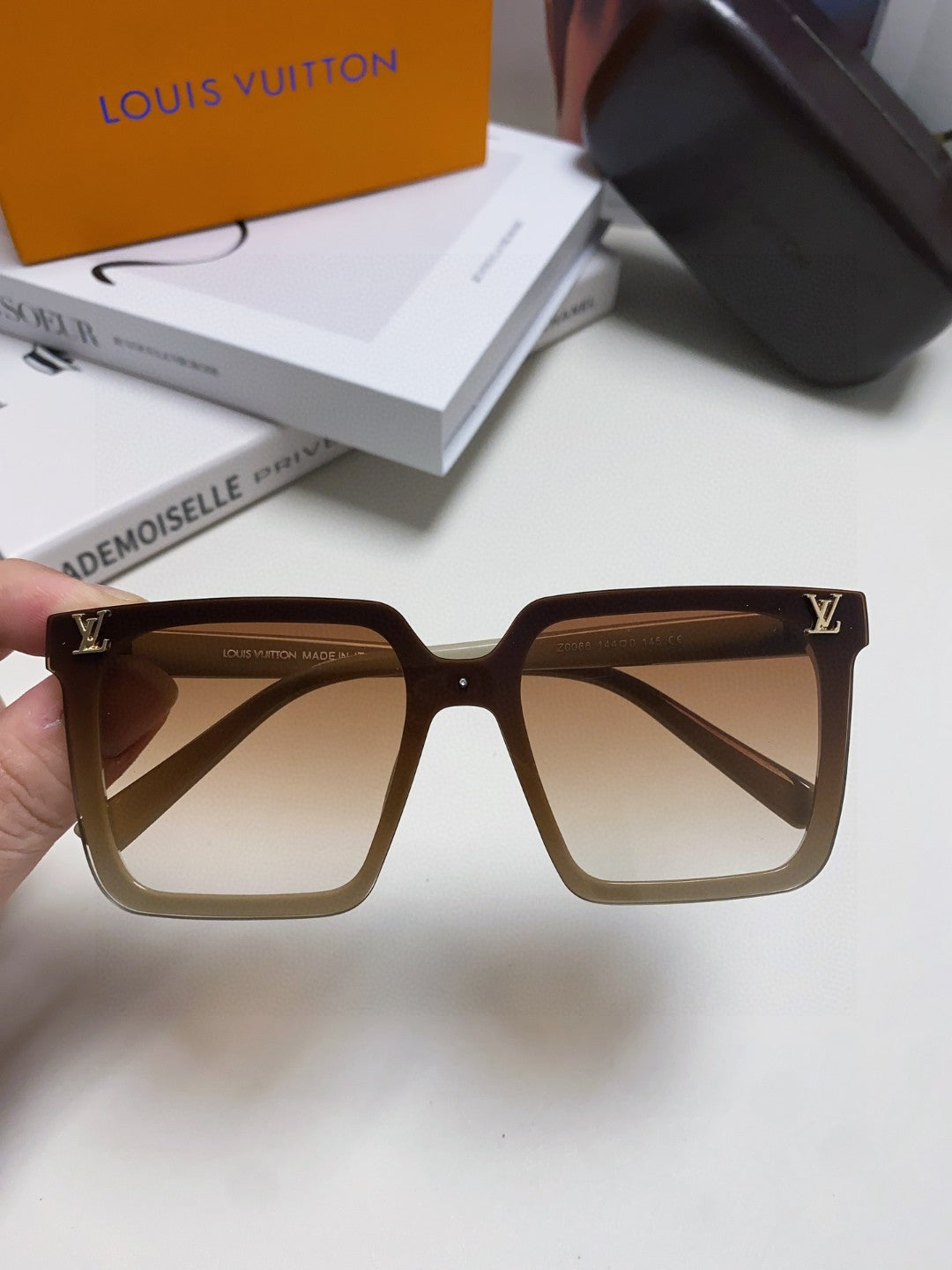 LOUIS VUITTON SQUARE SUNGLASS 581368 IN BEIGE ACETATE