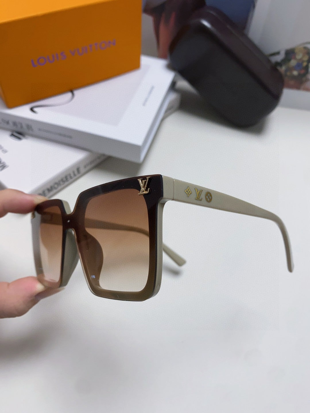 LOUIS VUITTON SQUARE SUNGLASS 581368 IN BEIGE ACETATE