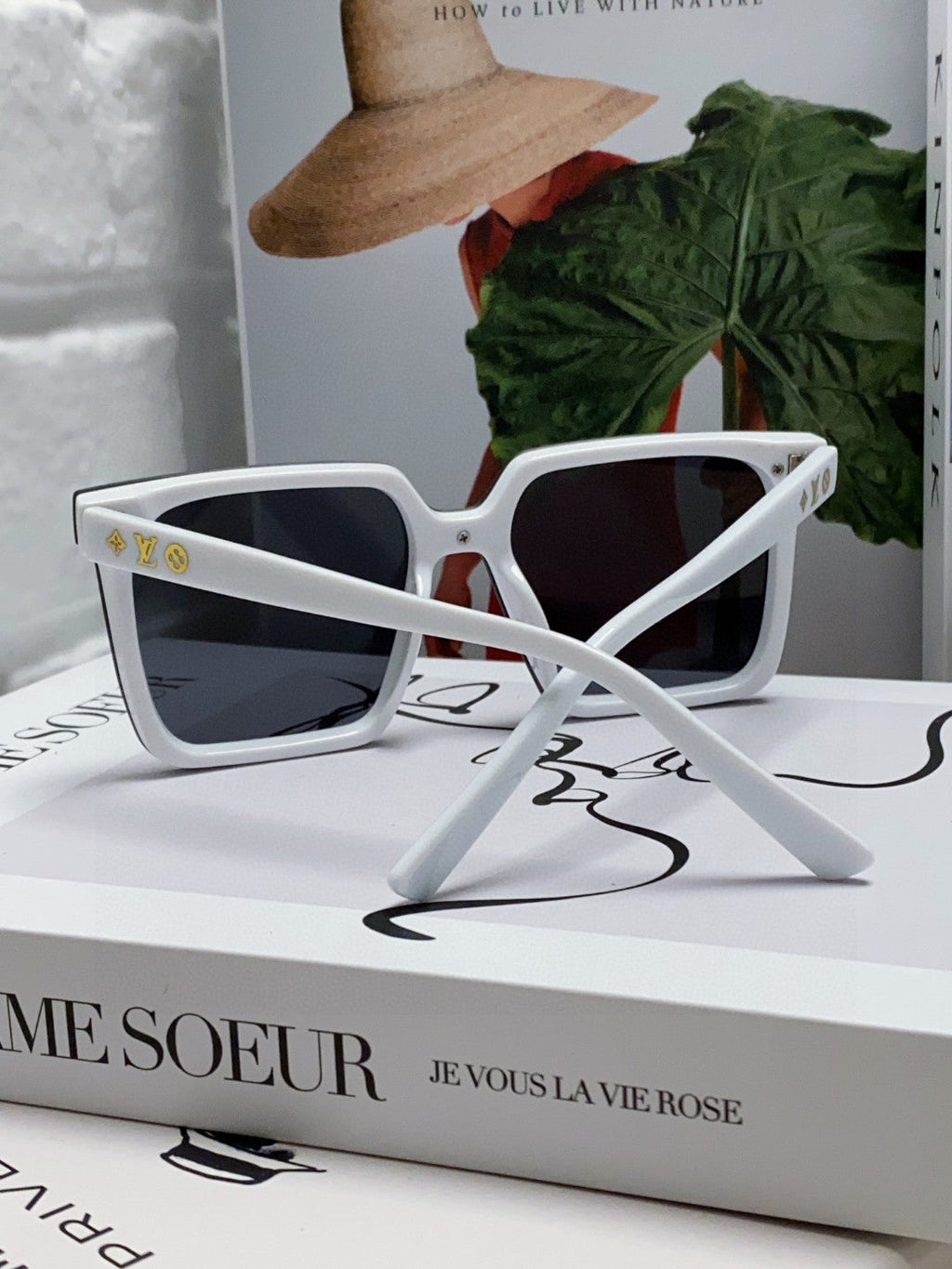LOUIS VUITTON SQUARE SUNGLASS 581369 IN WHITE ACETATE