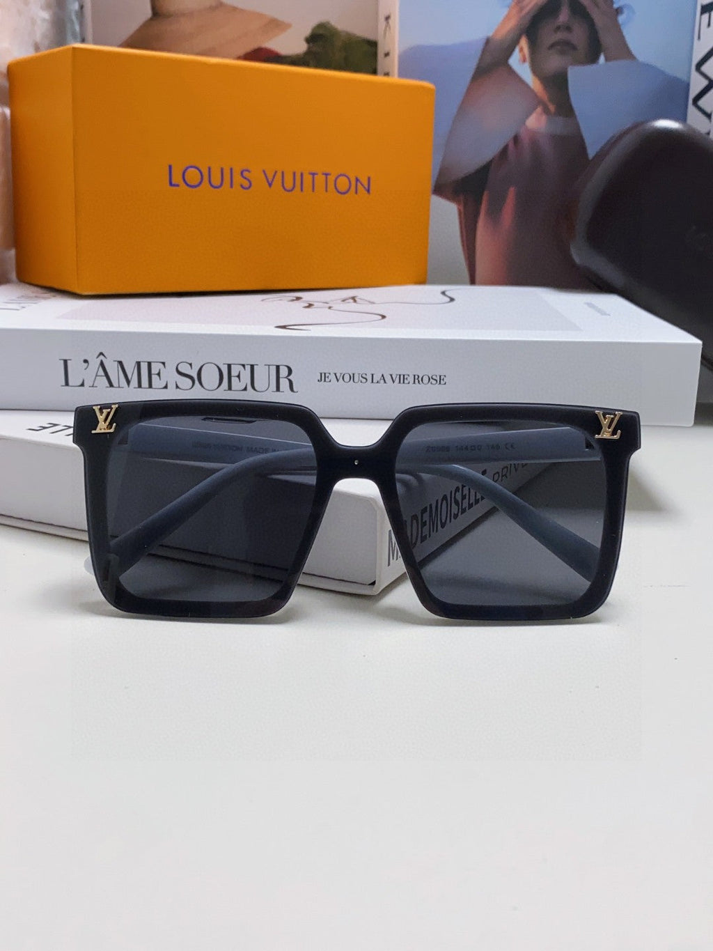 LOUIS VUITTON SQUARE SUNGLASS 581369 IN WHITE ACETATE