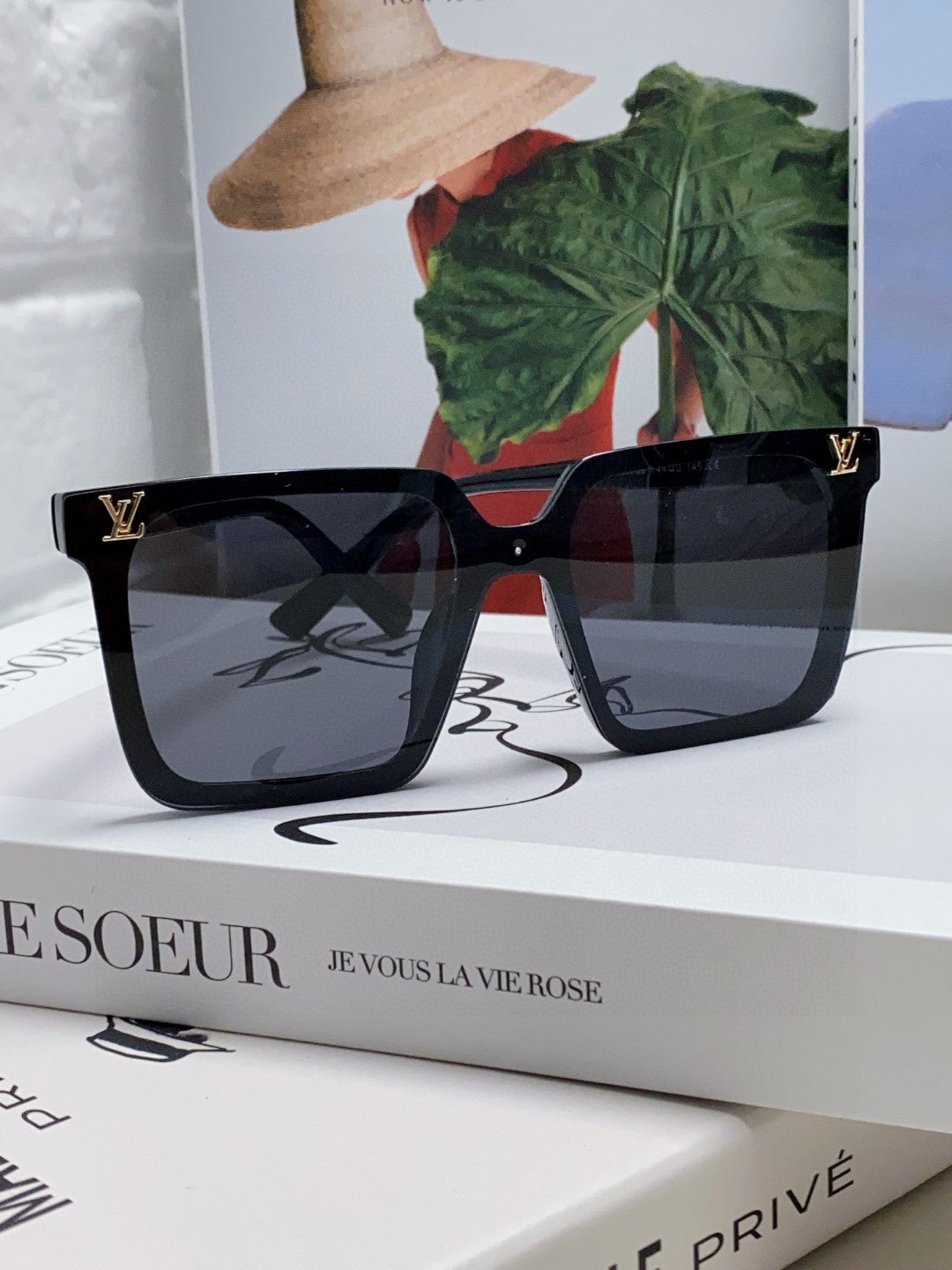 LOUIS VUITTON SQUARE SUNGLASS 581370 IN BLACK ACETATE