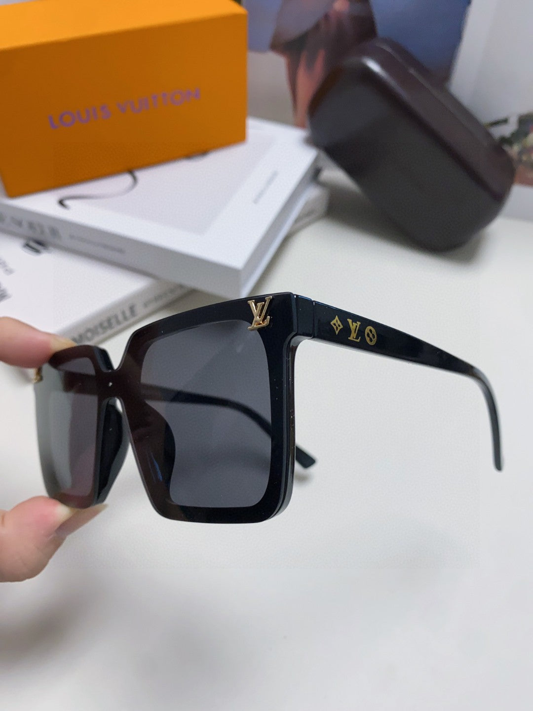 LOUIS VUITTON SQUARE SUNGLASS 581370 IN BLACK ACETATE