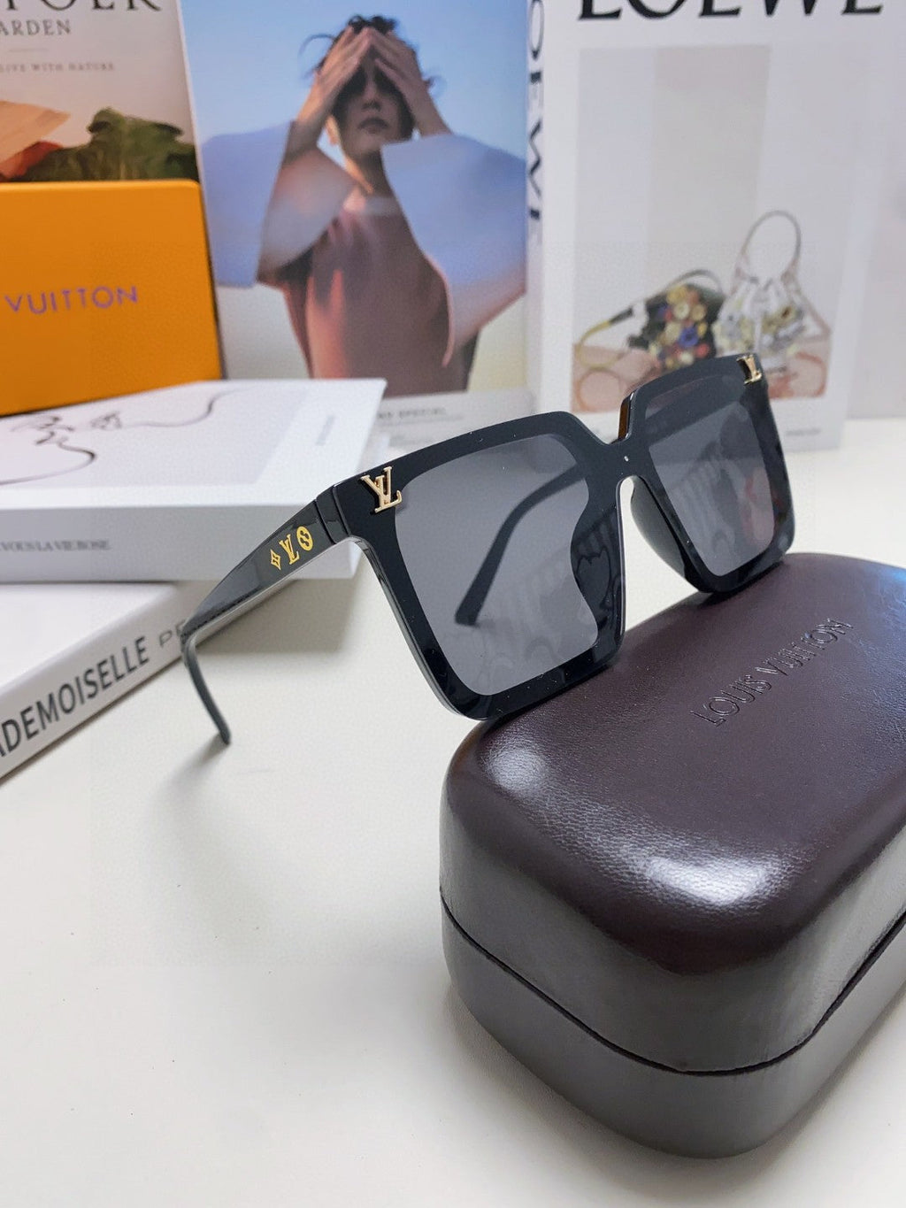 LOUIS VUITTON SQUARE SUNGLASS 581370 IN BLACK ACETATE