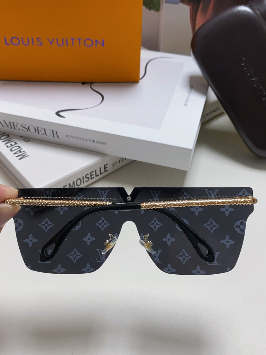 LOUIS VUITTON SQUARE SUNGLASS 581371 IN GOLD METAL MONOGRAM ON LENS