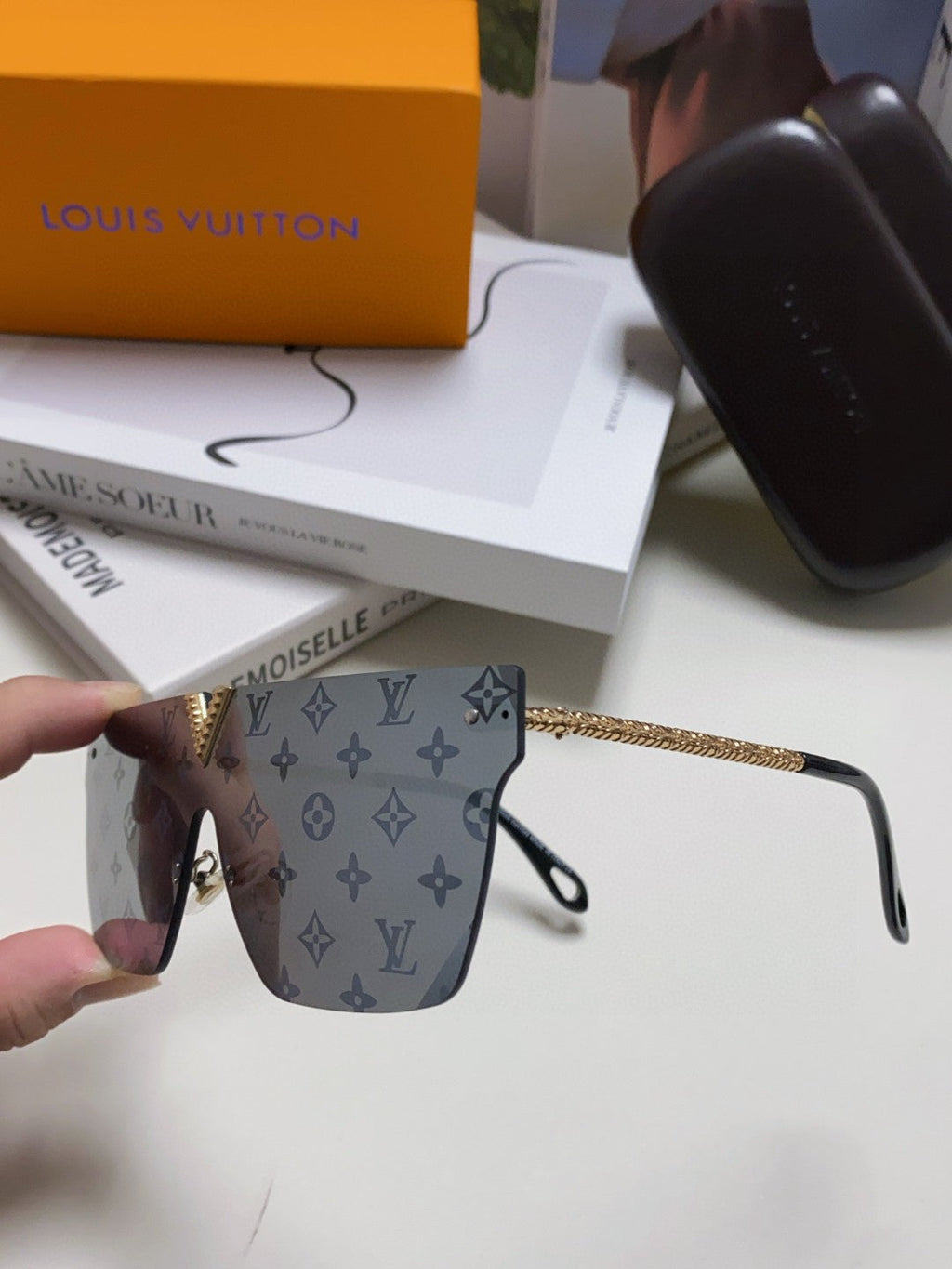 LOUIS VUITTON SQUARE SUNGLASS 581371 IN GOLD METAL MONOGRAM ON LENS