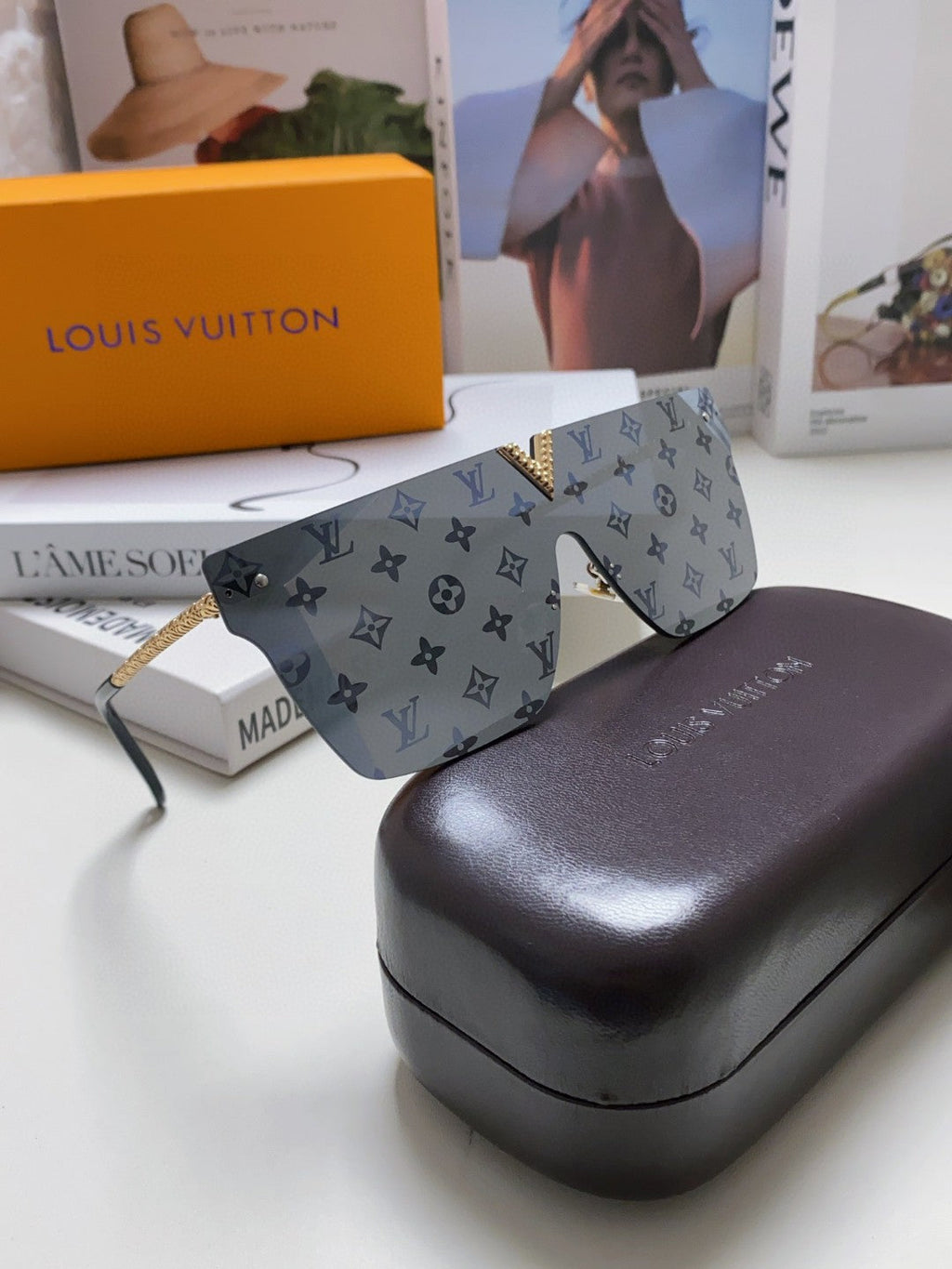 LOUIS VUITTON SQUARE SUNGLASS 581371 IN GOLD METAL MONOGRAM ON LENS