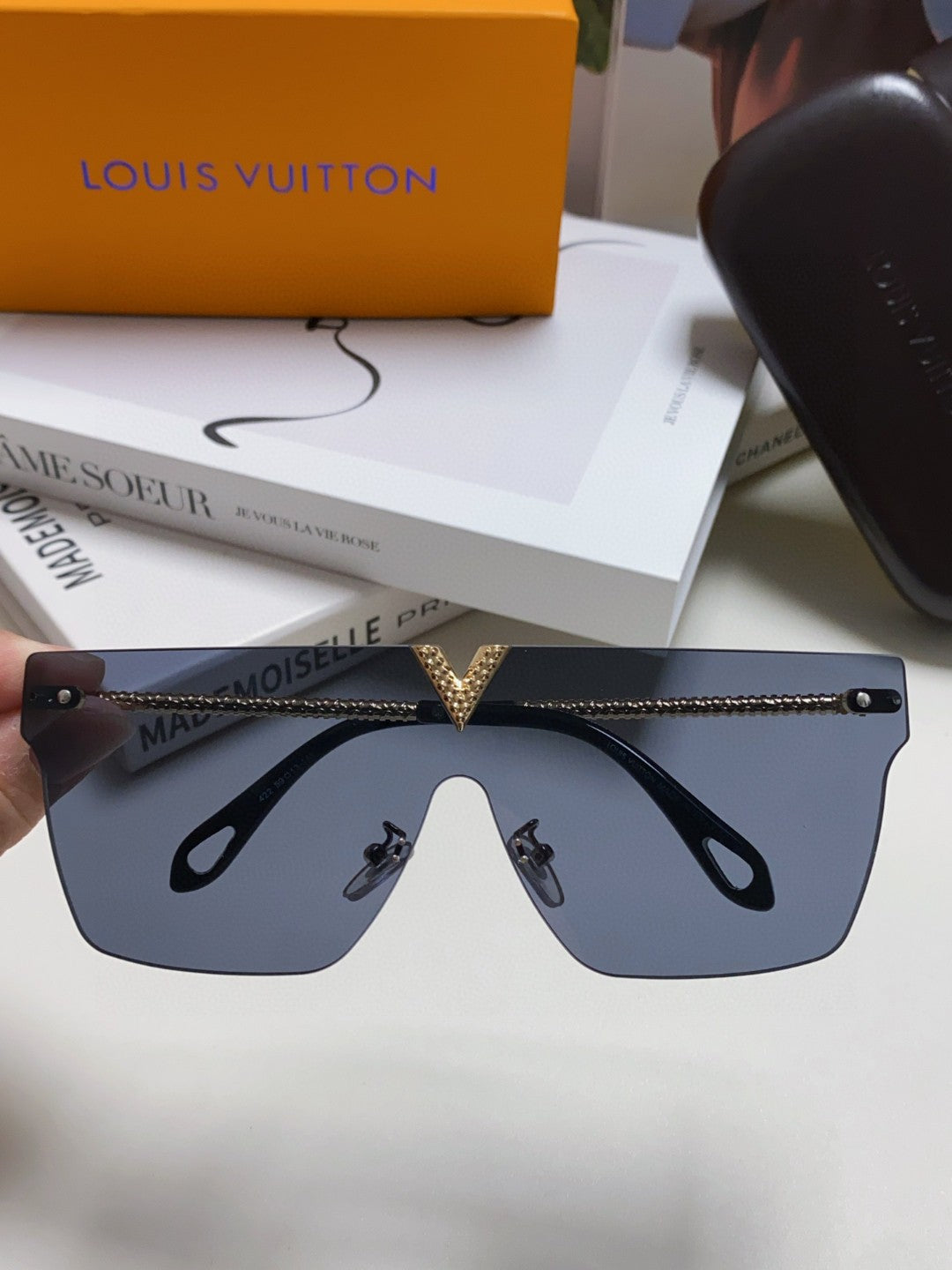 LOUIS VUITTON SQUARE SUNGLASS 581372 IN GOLD METAL GREY LENSES
