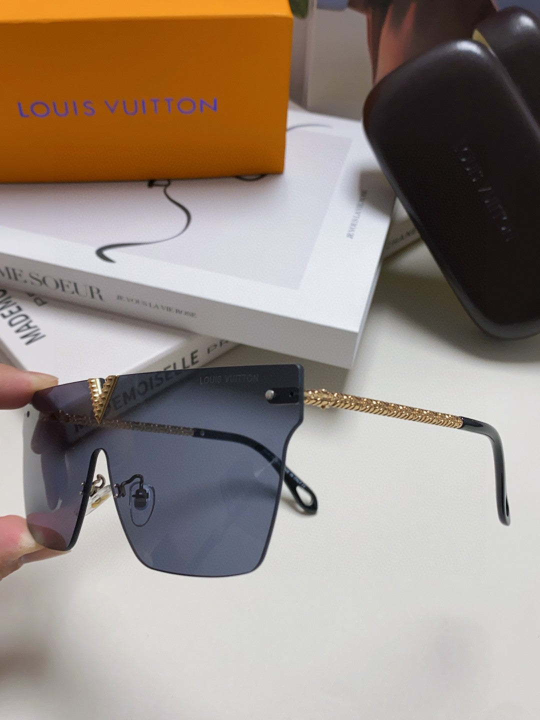 LOUIS VUITTON SQUARE SUNGLASS 581372 IN GOLD METAL GREY LENSES