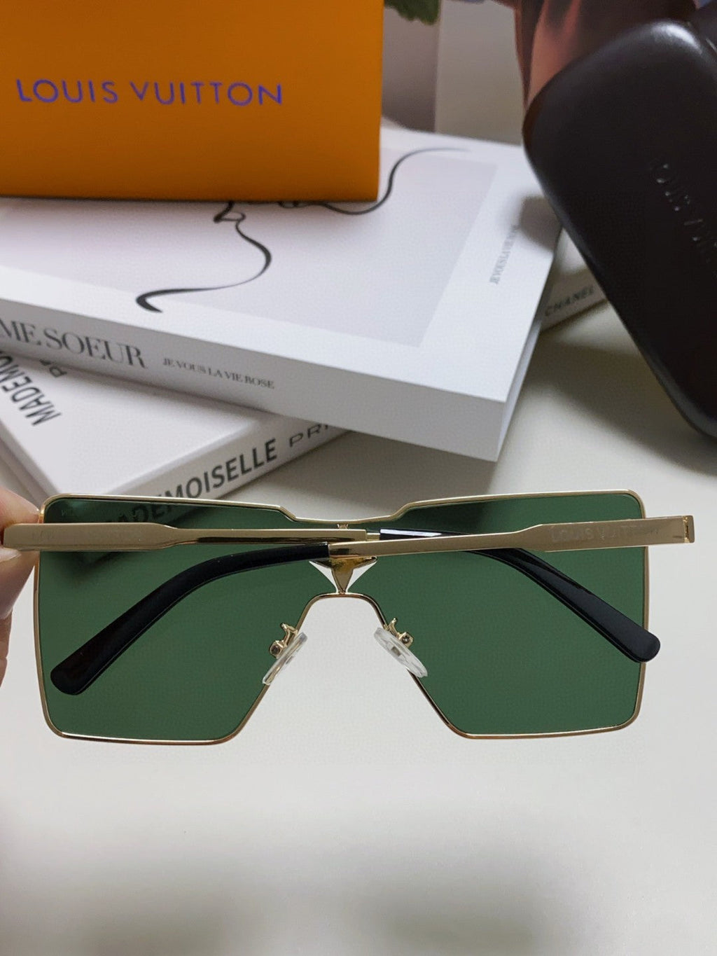 LOUIS VUITTON CYCLONE SUNGLASS 581373 IN GOLD METAL DARK GREEN LENSES