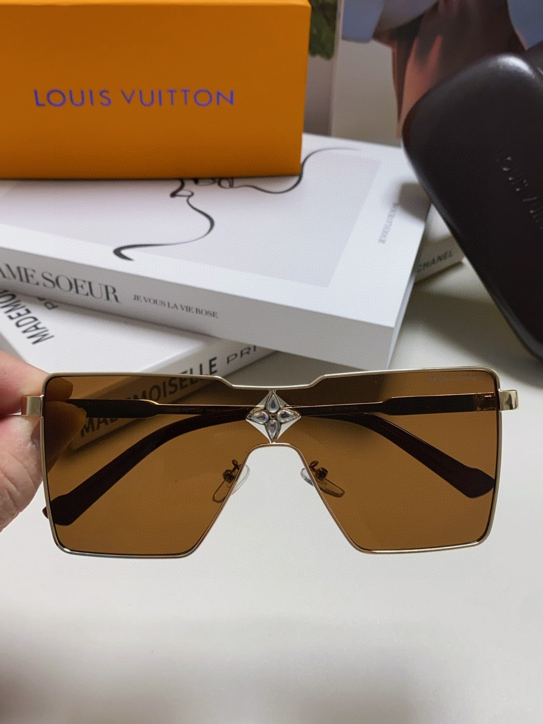 LOUIS VUITTON CYCLONE SUNGLASS 581374 IN GOLD METAL BRWON LENSES