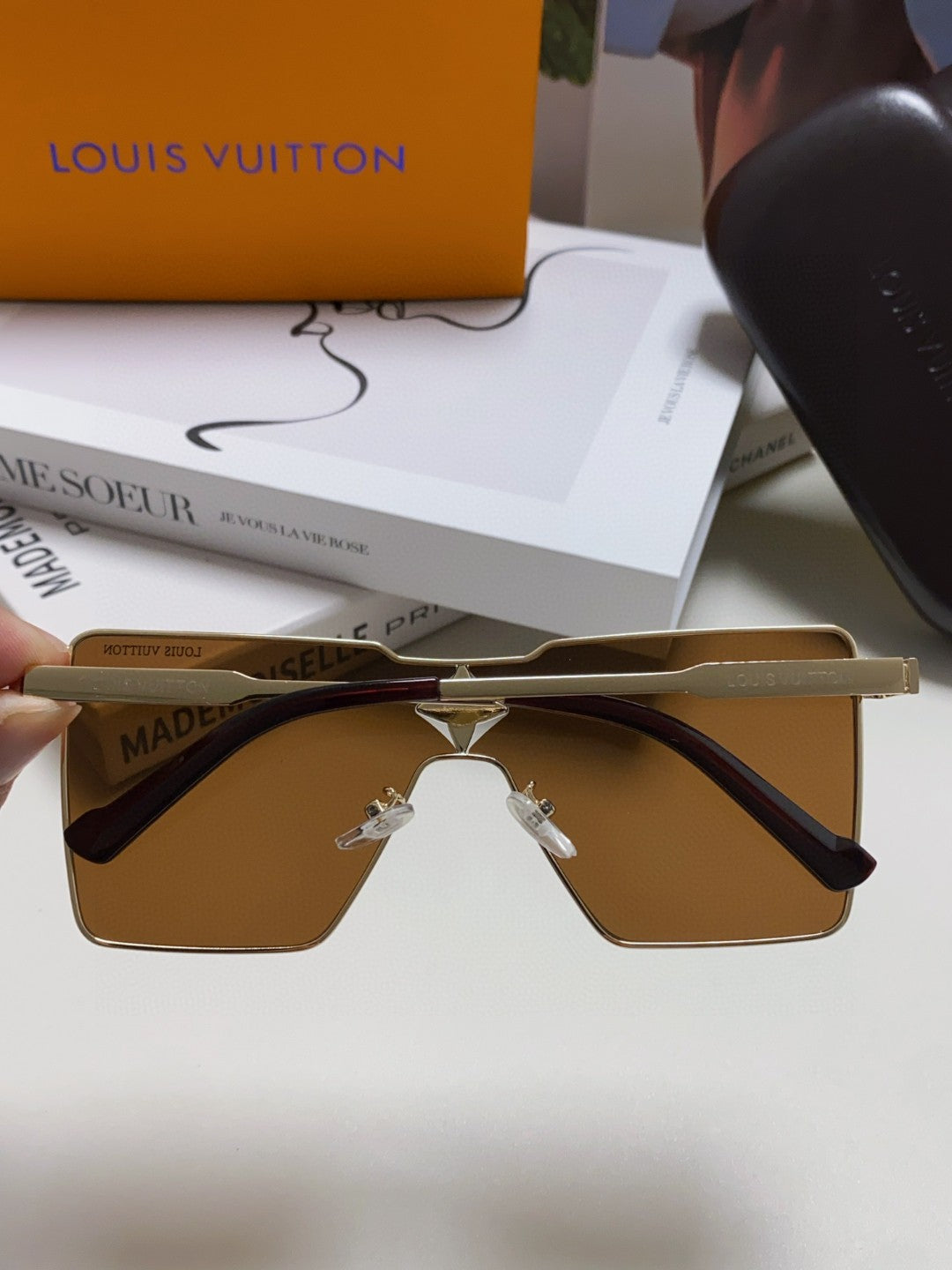 LOUIS VUITTON CYCLONE SUNGLASS 581374 IN GOLD METAL BRWON LENSES
