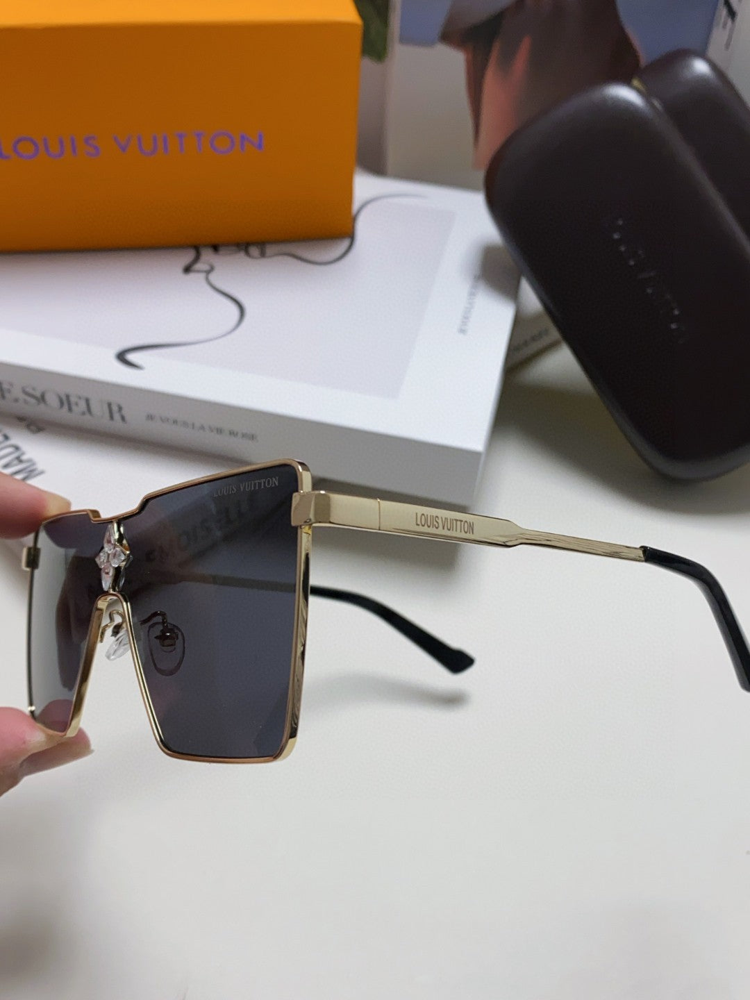 LOUIS VUITTON CYCLONE SUNGLASS Z1700U IN GOLD METAL BLACK LENSES