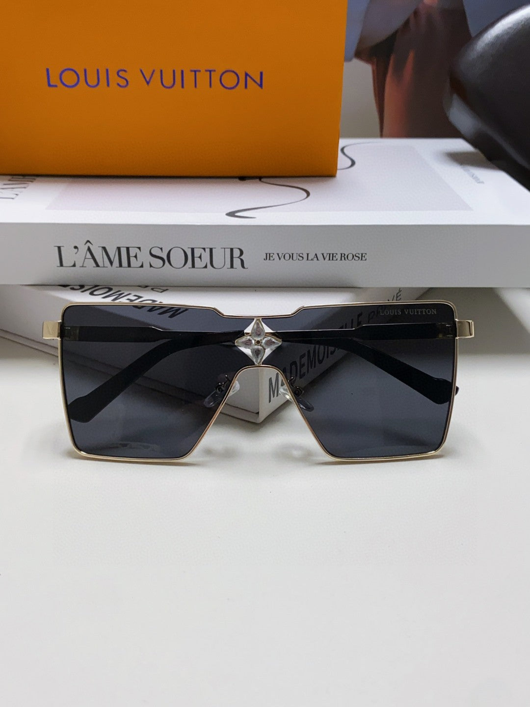 LOUIS VUITTON CYCLONE SUNGLASS Z1700U IN GOLD METAL BLACK LENSES