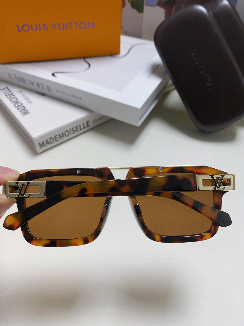 LOUIS VUITTON MASCOT PILOT SQUARE SUNGLASS 581376 IN HAVANA ACETATE GOLD METAL